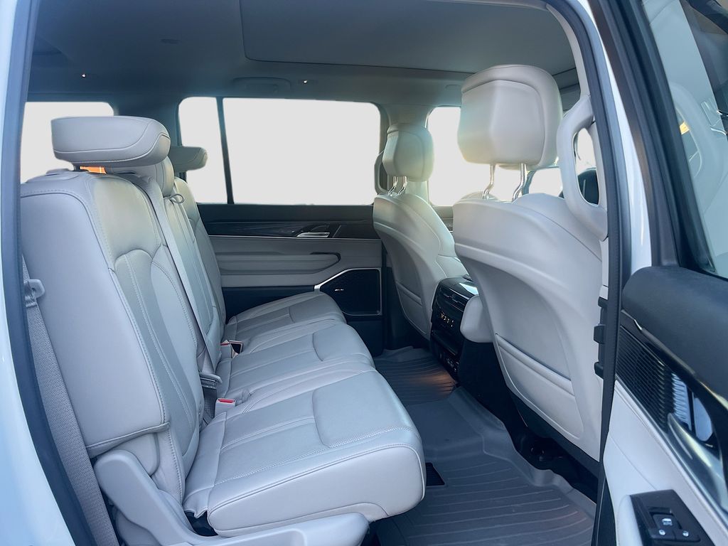 2024 Jeep Wagoneer Base White at River Oaks CDJR