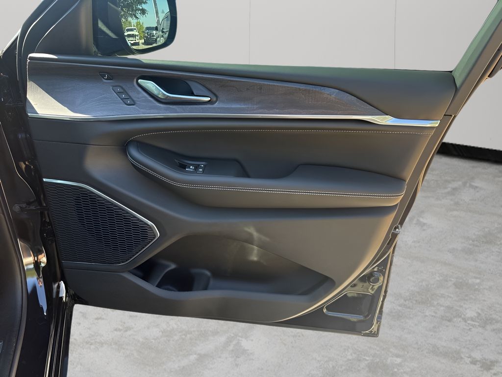 New Car 2025 Jeep Grand Cherokee L  Overland For Sale Under $60,000 In Austin, Texas