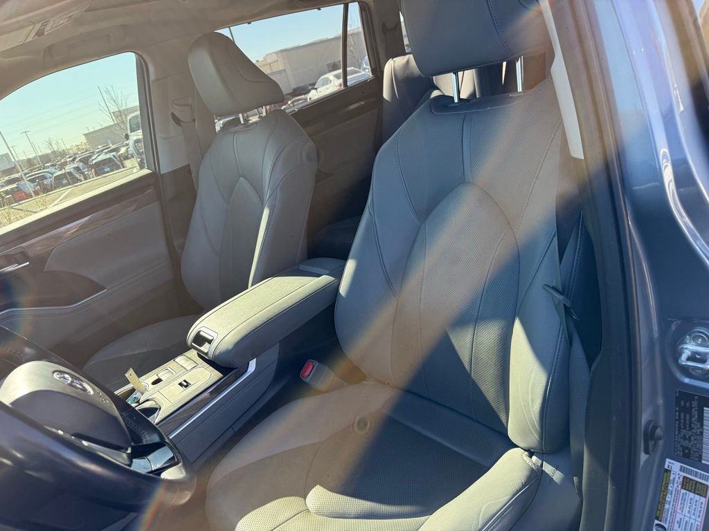 Thumbnail: 2020 Toyota Highlander - 8