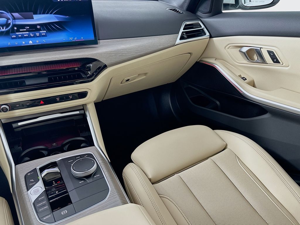 Thumbnail: 2025 BMW 3 Series - 24