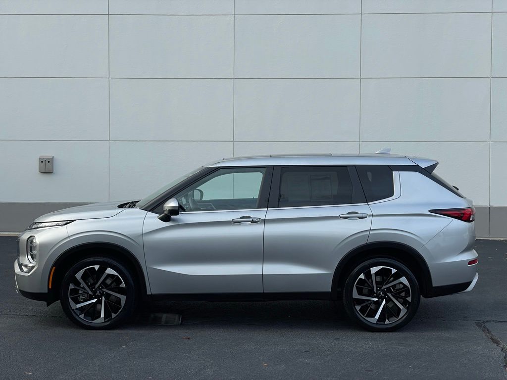 Thumbnail: 2024 Mitsubishi Outlander - 2