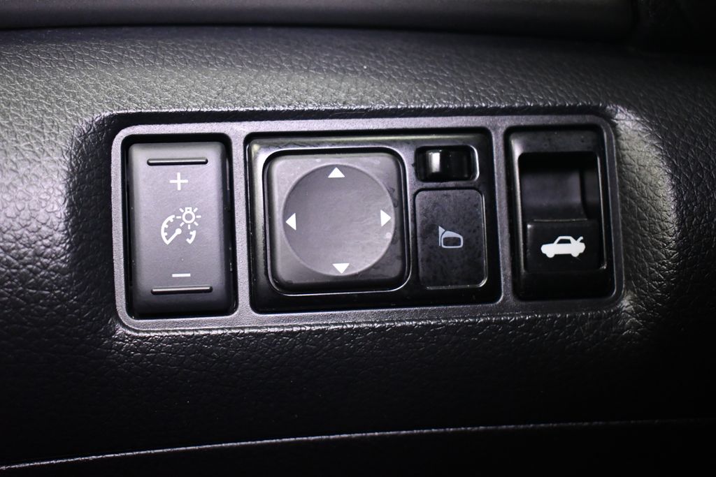 Thumbnail: 2015 Nissan Sentra - 21