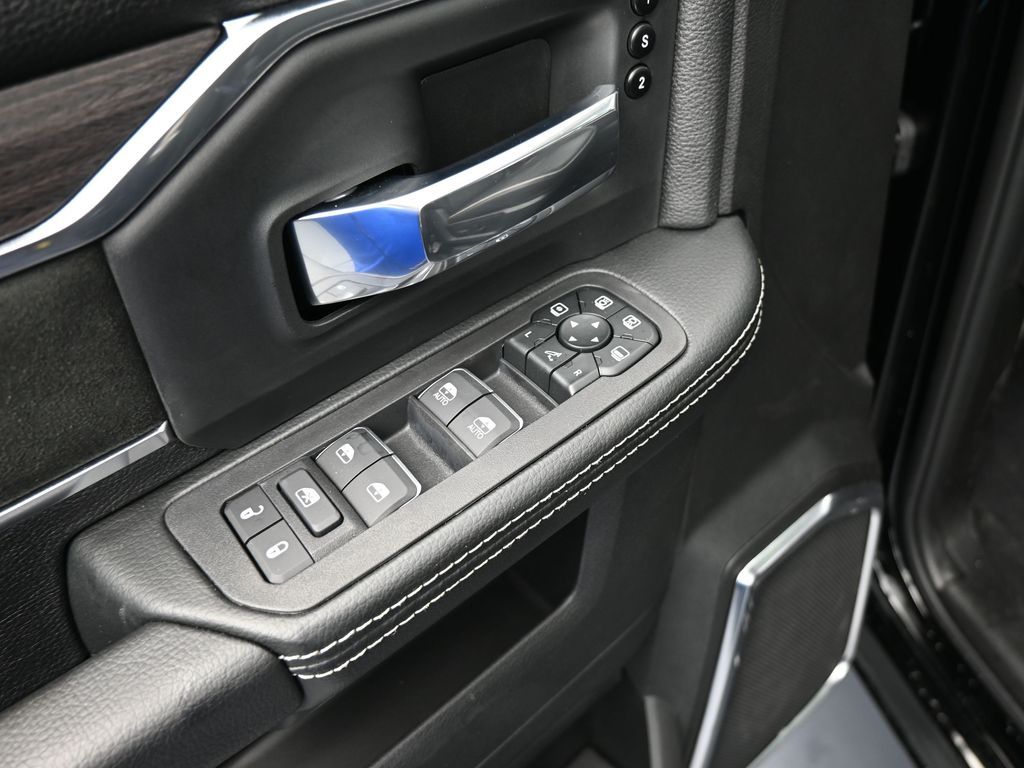 New 2026 Diamond Black Crystal Pearlcoat Ram Laramie image 14