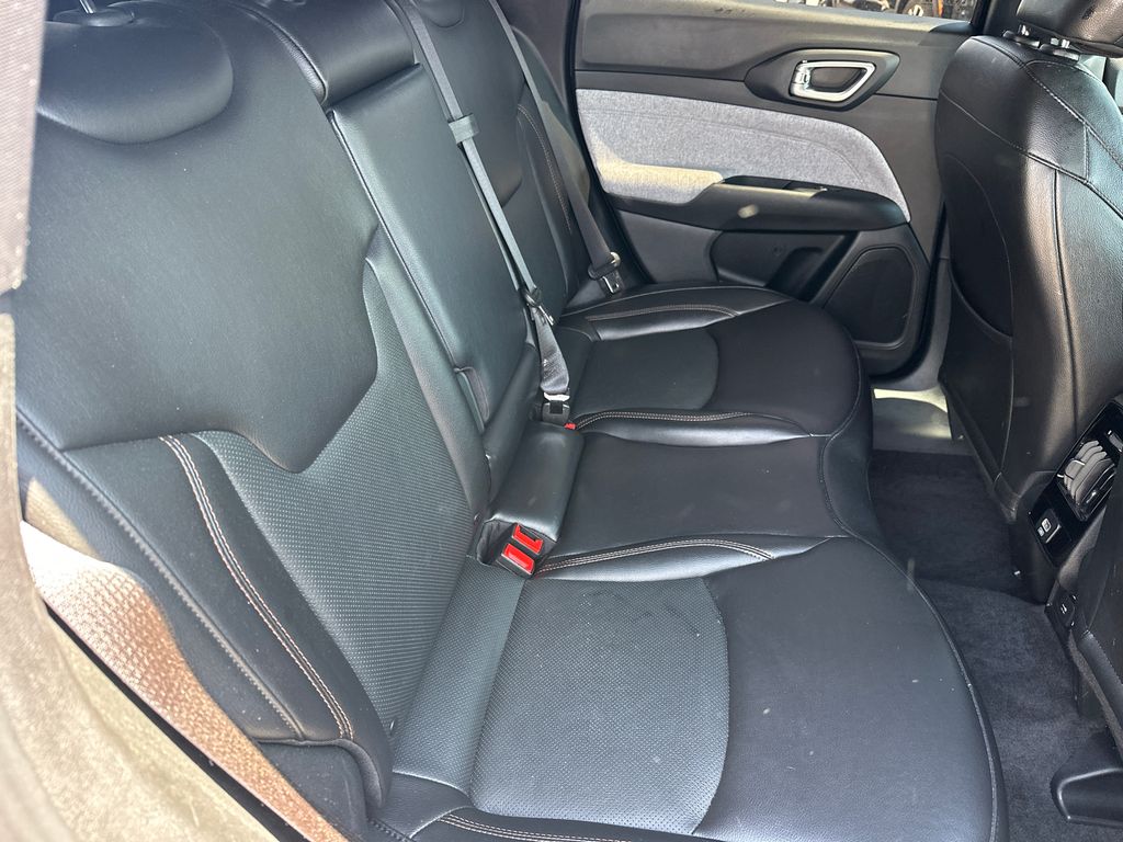 Used 2023 Black Jeep Latitude Lux image 15