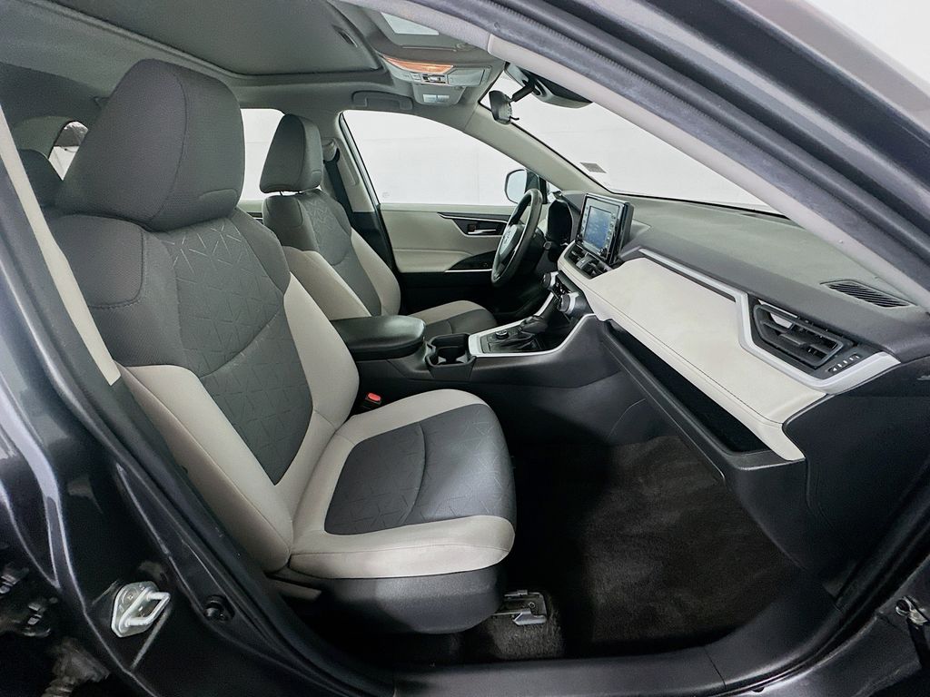 Thumbnail: 2021 Toyota RAV4 - 27