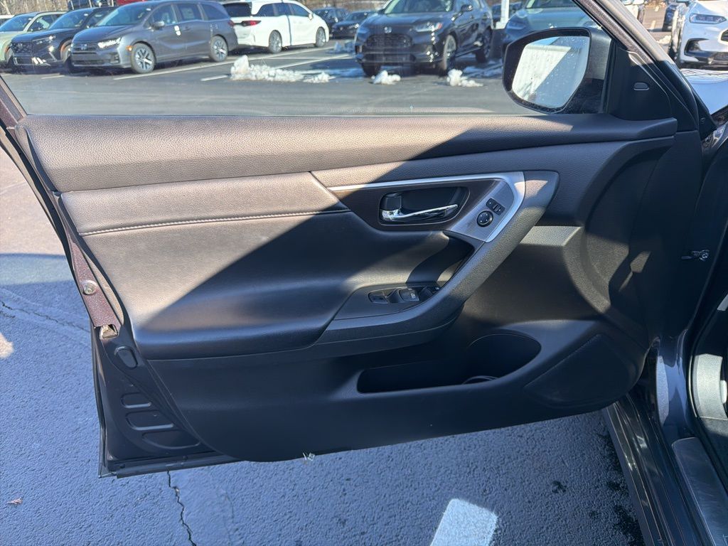 Thumbnail: 2013 Nissan Altima - 19