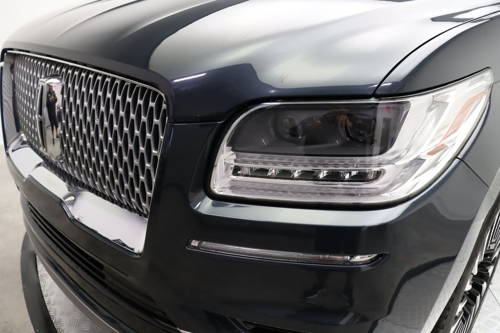 Thumbnail: 2021 Lincoln Navigator - 3