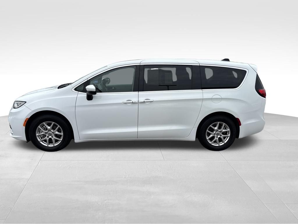 Used 2023 Chrysler Pacifica Van