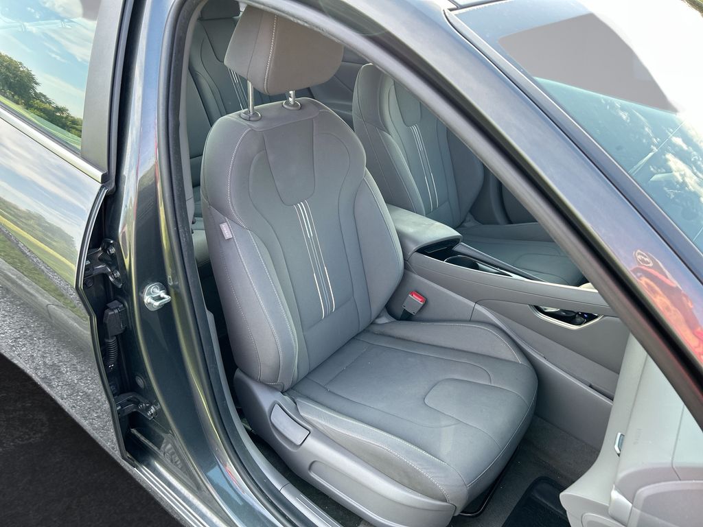 Thumbnail: 2024 Hyundai Elantra - 32