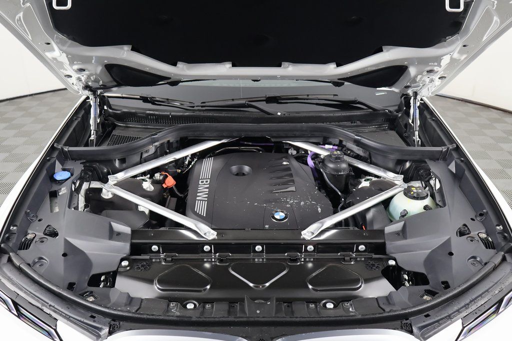 Thumbnail: 2026 BMW X7 - 10