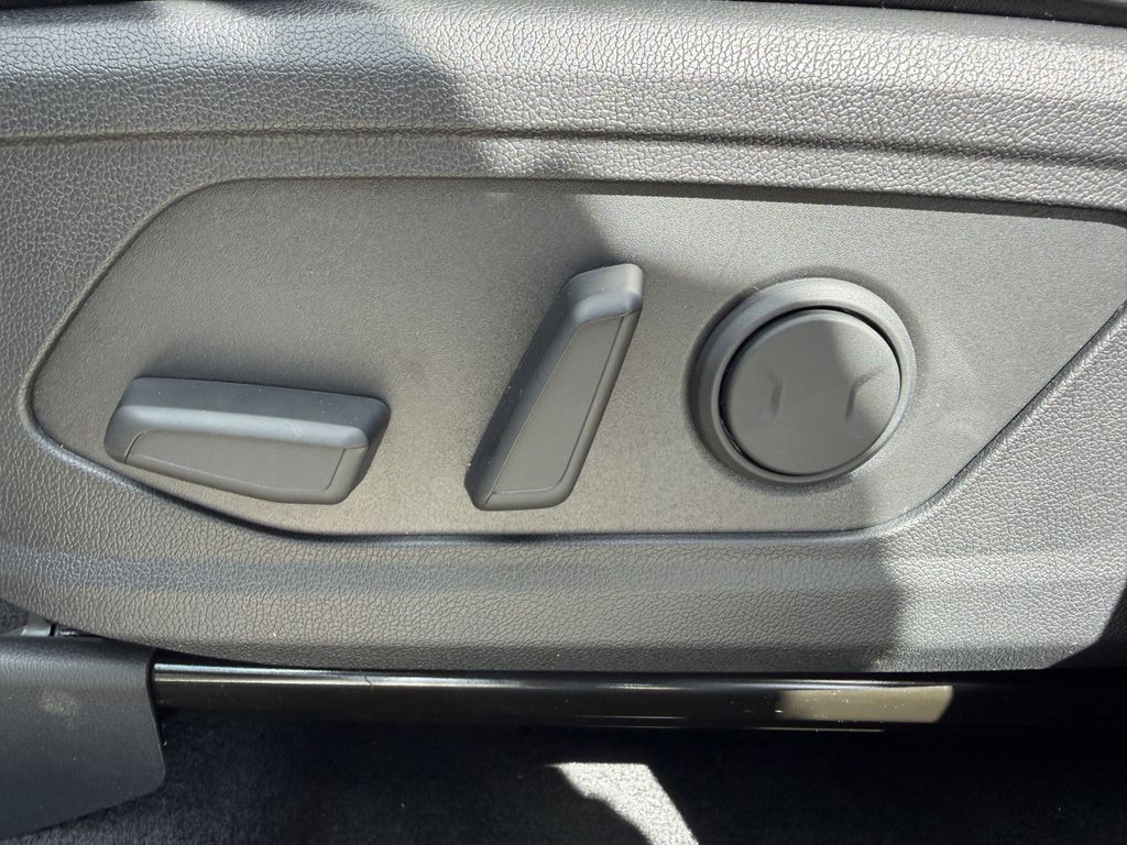 new 2026 Kia Sorento car, priced at $38,208