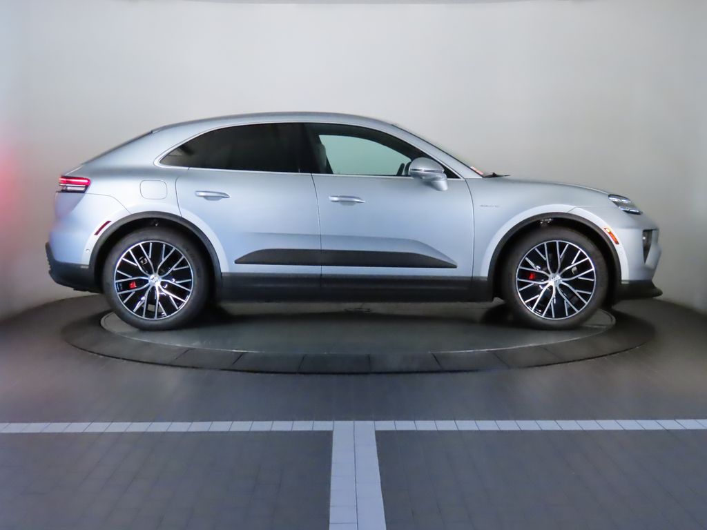 Thumbnail: 2025 Porsche Macan - 8