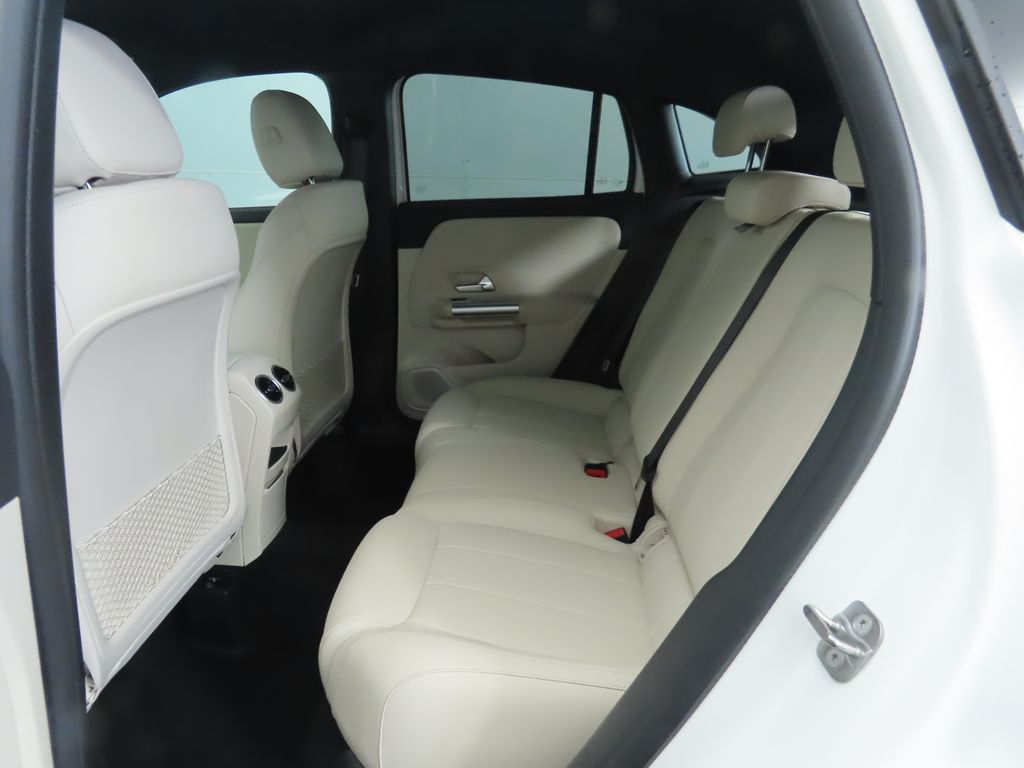 Thumbnail: 2025 Mercedes-Benz GLA - 21