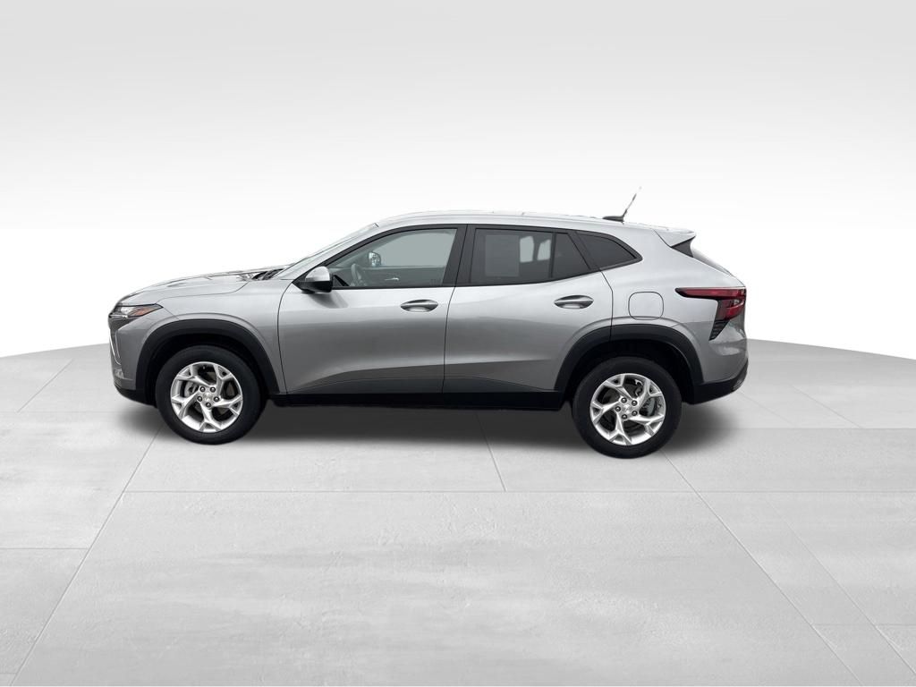 Used 2024 Chevrolet Trax SUV