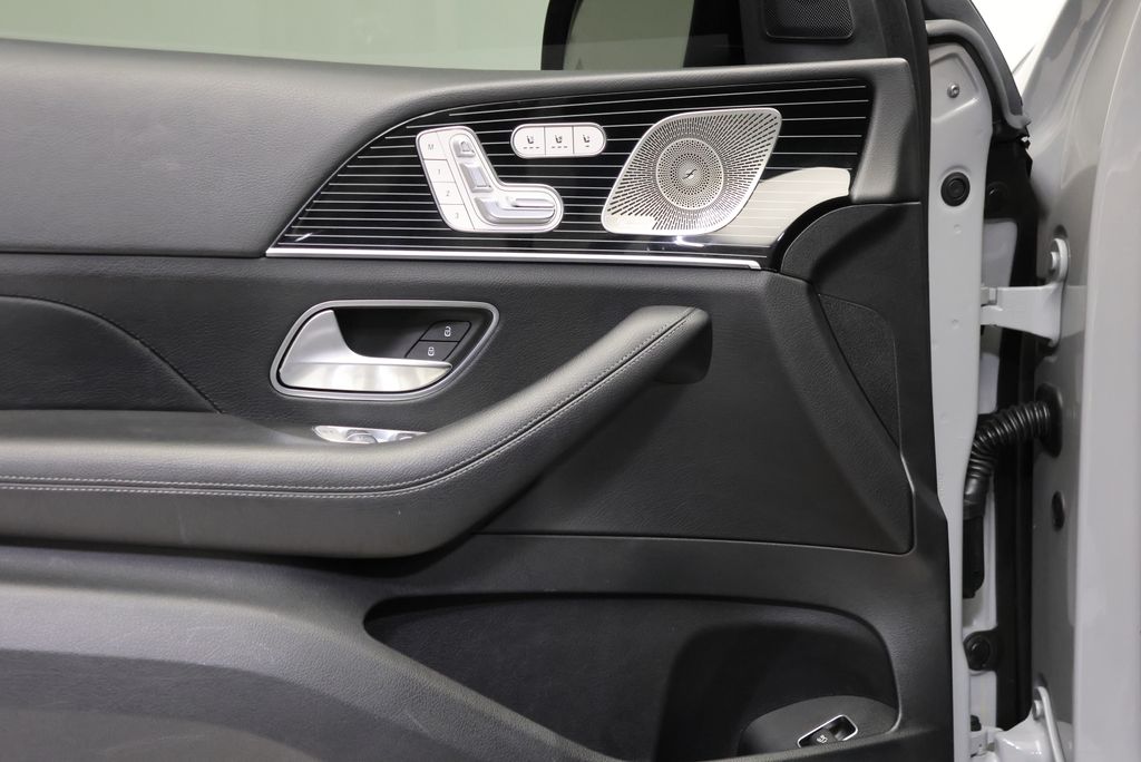 Thumbnail: 2024 Mercedes-Benz GLS - 28