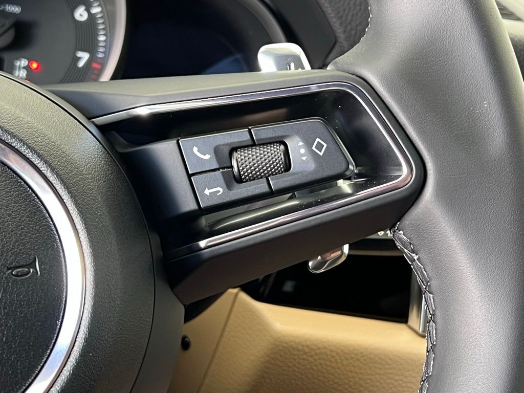 Thumbnail: 2026 Porsche Macan - 15