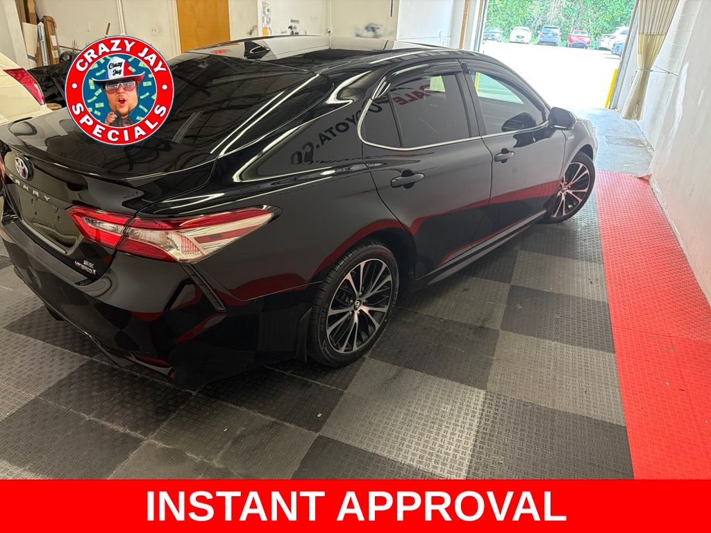 Used 2018 Toyota Camry Hybrid Sedan