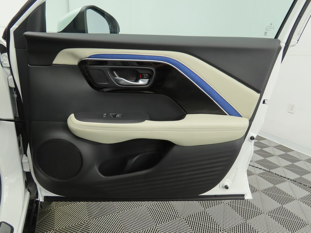 Thumbnail: 2025 Acura ADX - 25