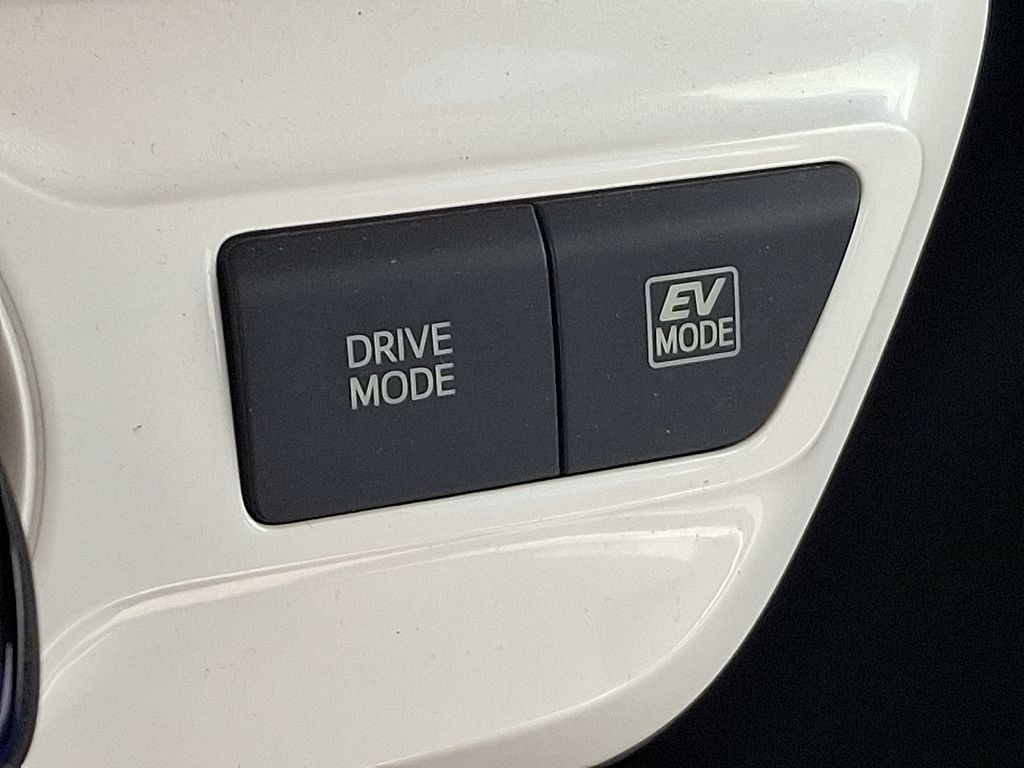 Thumbnail: 2017 Toyota Prius - 25