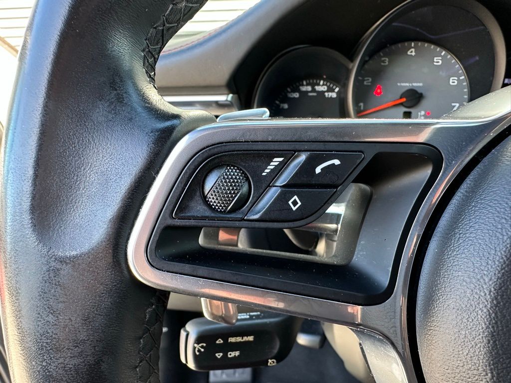 Thumbnail: 2020 Porsche Macan - 17