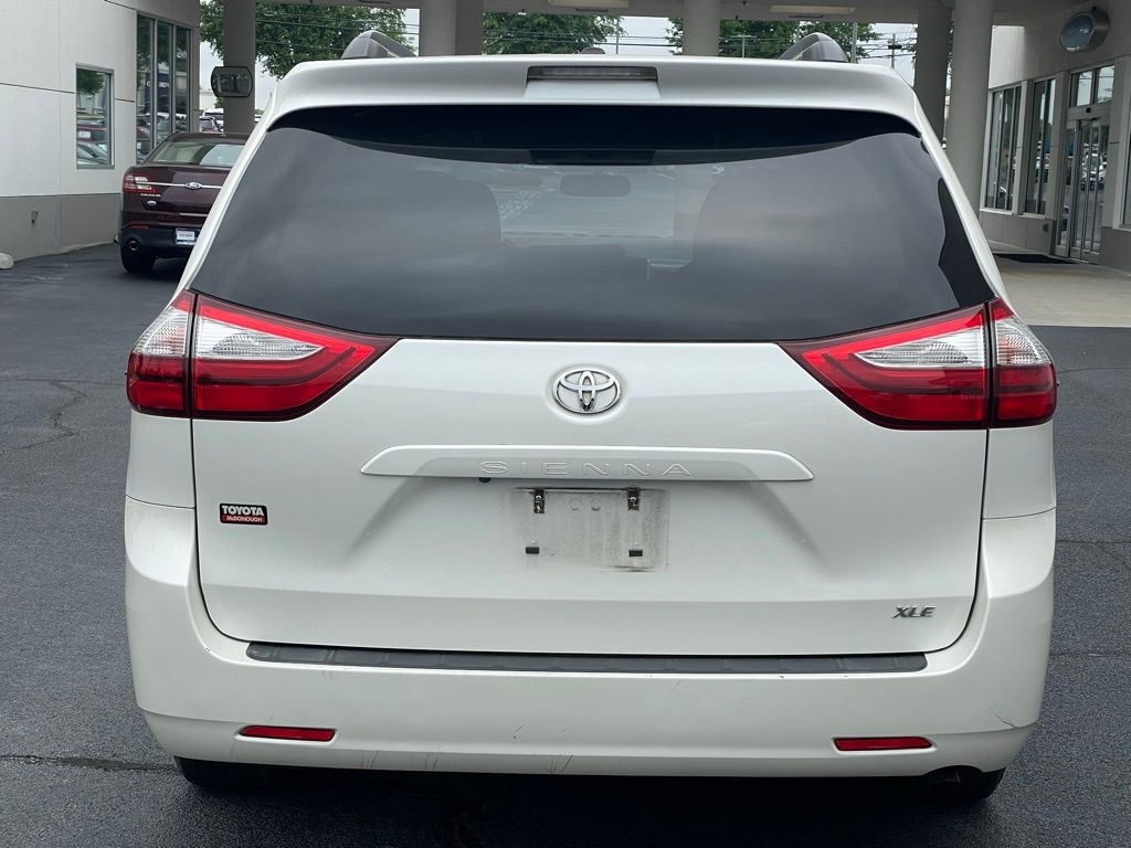 2017 Toyota Sienna XLE Premium 3