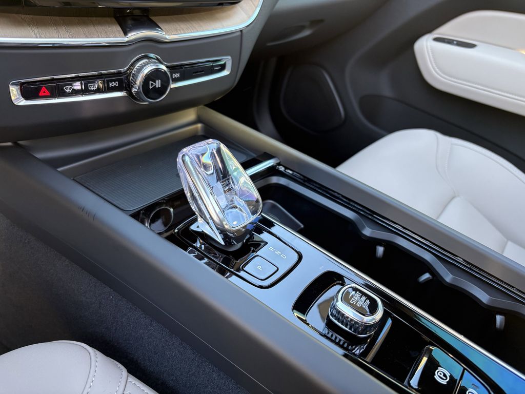 New 2026 Vapour Gray Volvo B5 Plus image 22