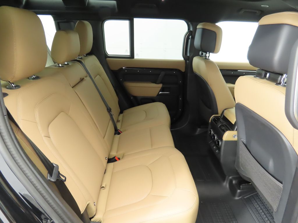 2025 Land Rover Defender 110 22