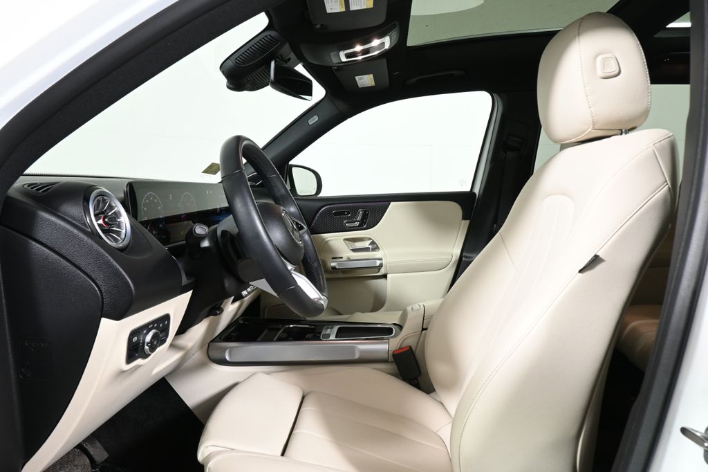 Thumbnail: 2024 Mercedes-Benz GLB - 3