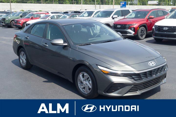 New 2026 Gray Hyundai SE image 4