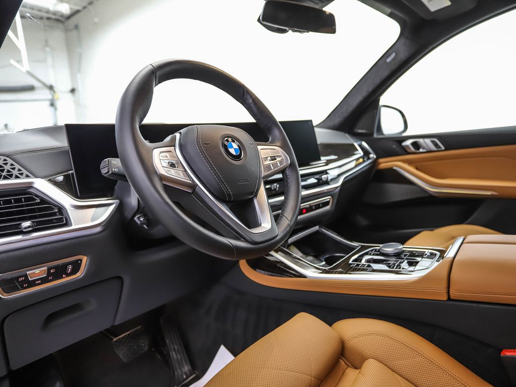 Thumbnail: 2023 BMW X7 - 10