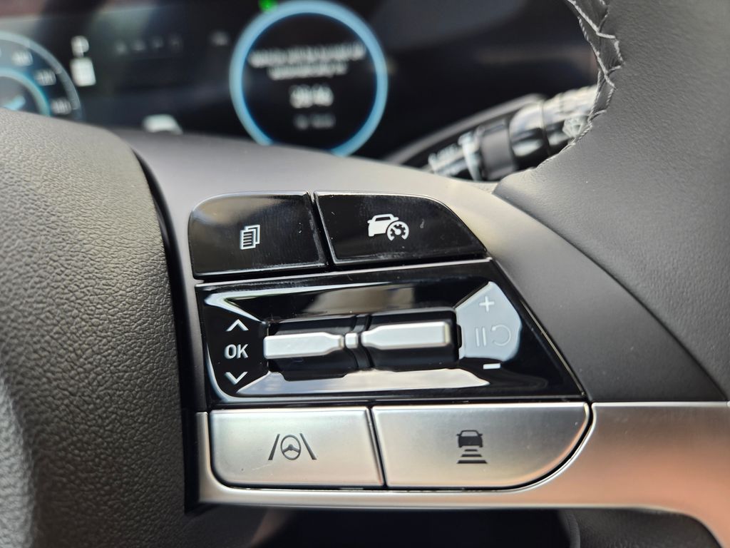 2025 Hyundai Elantra Limited Edition 32