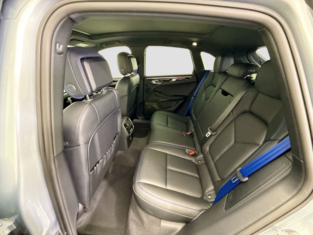 Thumbnail: 2026 Porsche Macan - 19