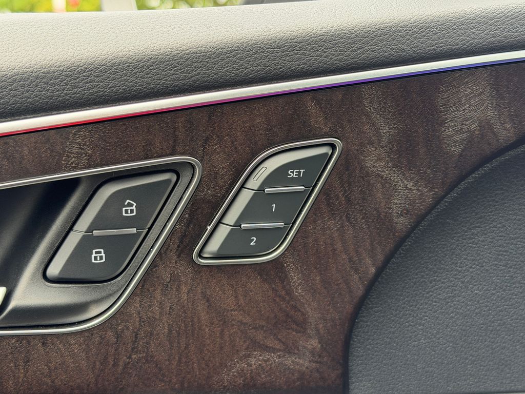 Thumbnail: 2023 Audi Q8 - 31