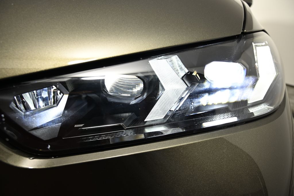 Thumbnail: 2026 BMW X5 - 9