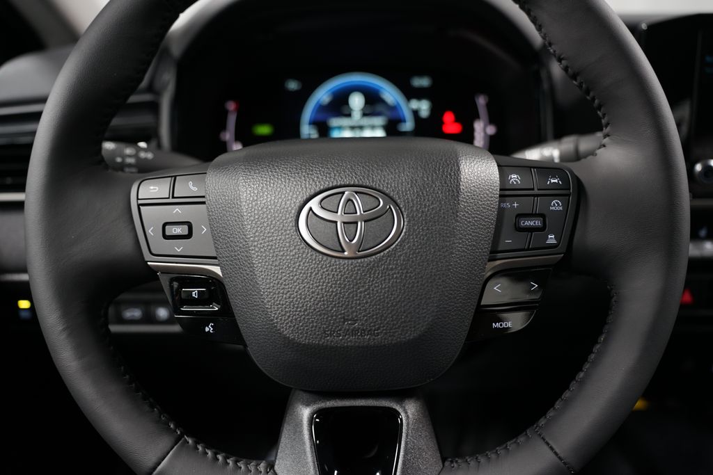 2025 Toyota Camry LE 12