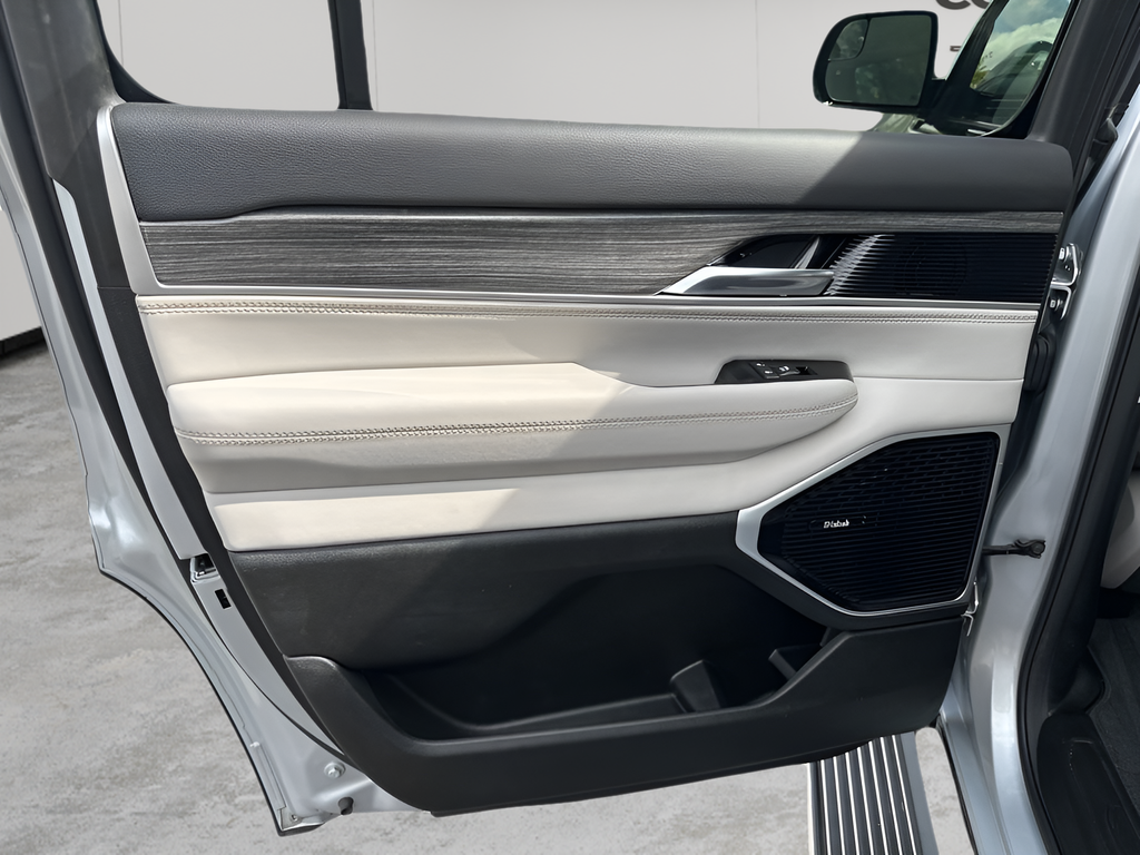 Used Car 2022 Jeep Wagoneer  Series Iii For Sale Under $40,000 In Austin, Texas