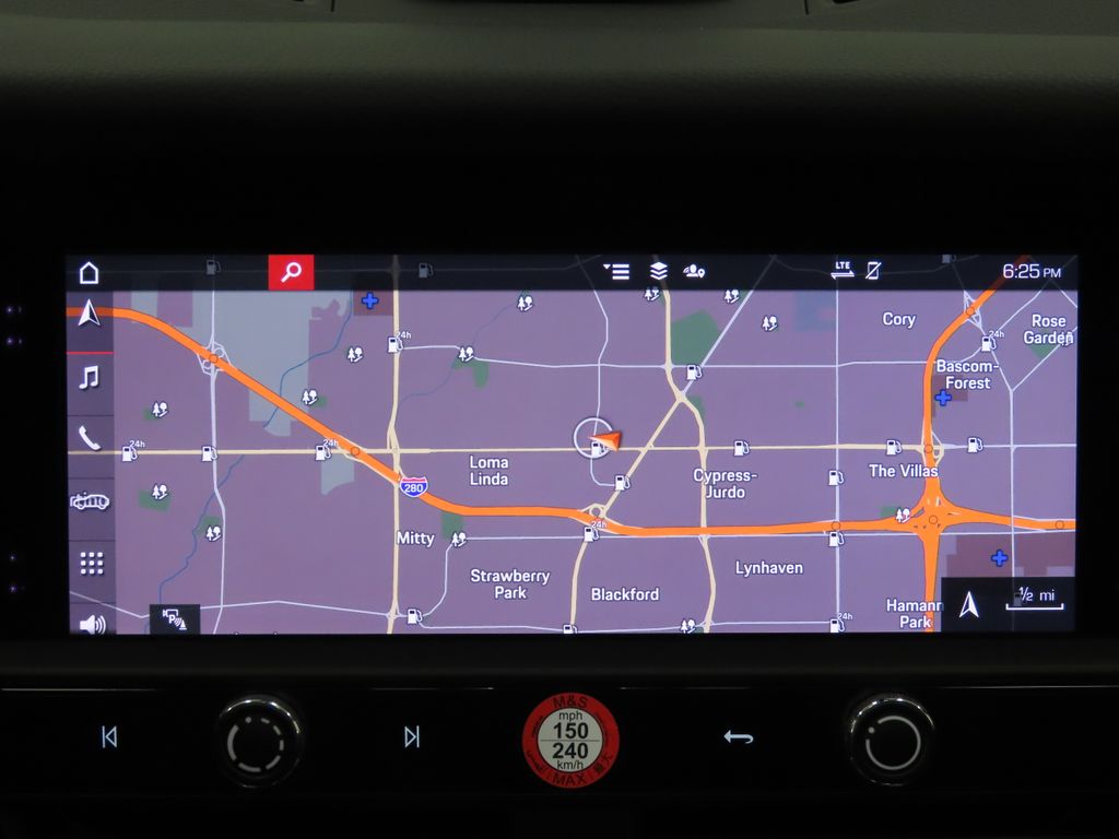 Thumbnail: 2024 Porsche Macan - 24