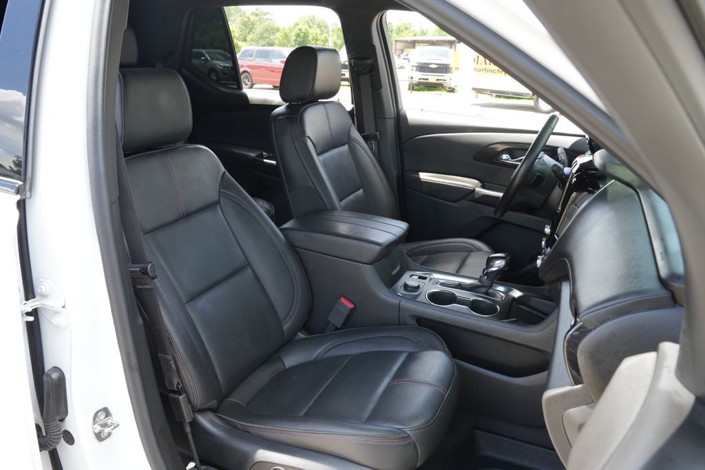 2022 Chevrolet Traverse RS Beige at Texan Dodge Chrysler Jeep Ram