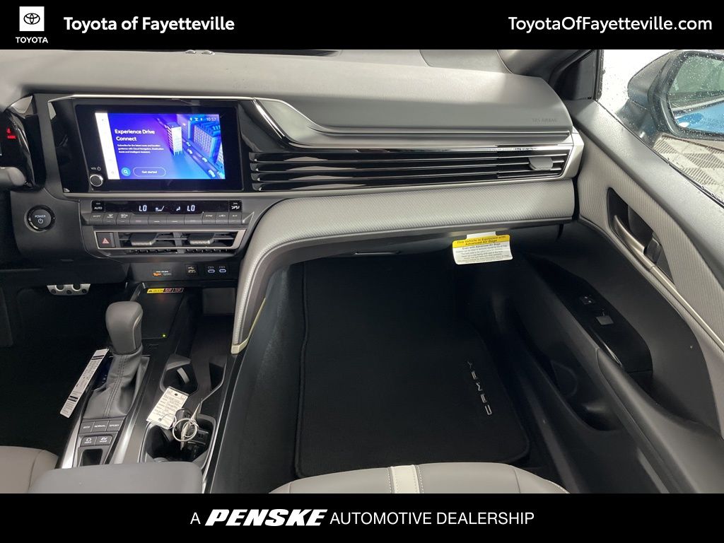 2025 Toyota Camry SE 18