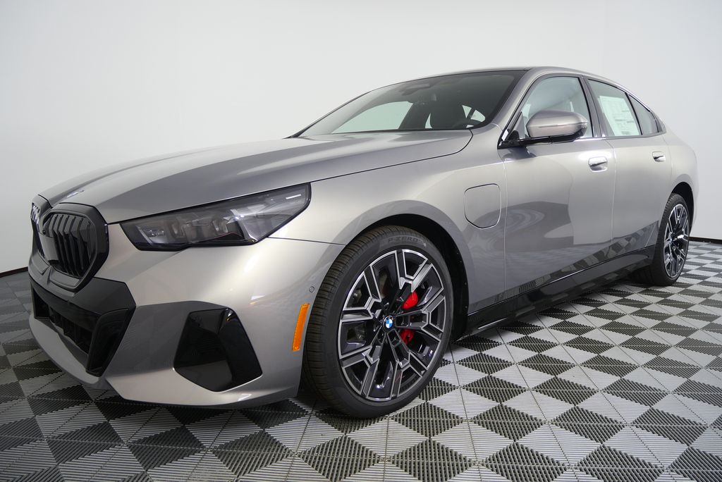 Thumbnail: 2026 BMW 5 Series - 8