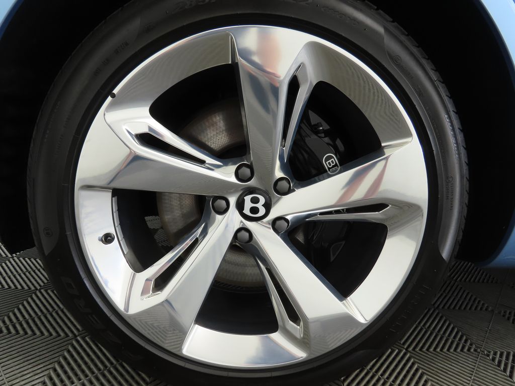 Thumbnail: 2025 Bentley Bentayga - 30