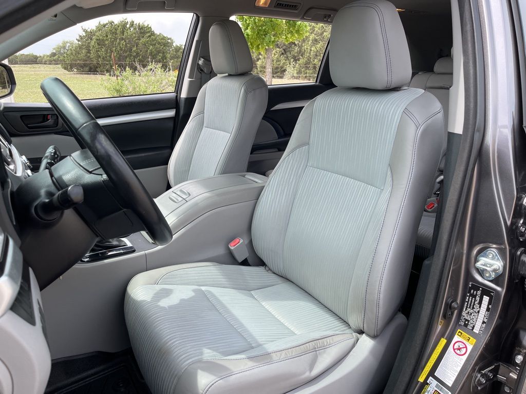 2015 Toyota Highlander  25