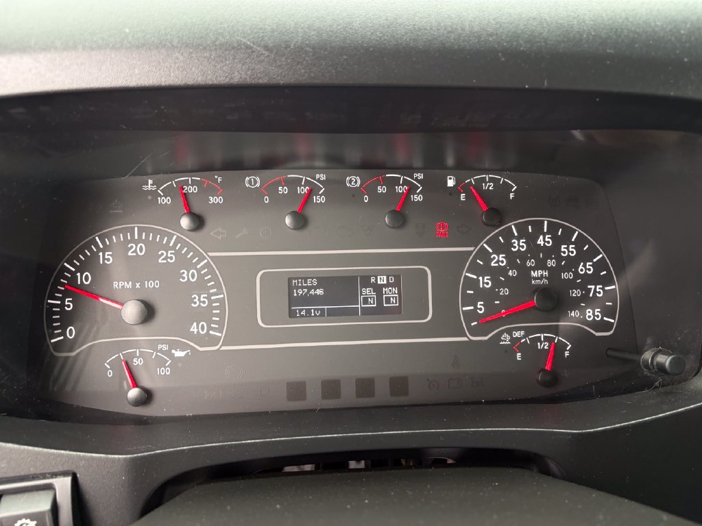 Used 2022 White International MV607 image 17