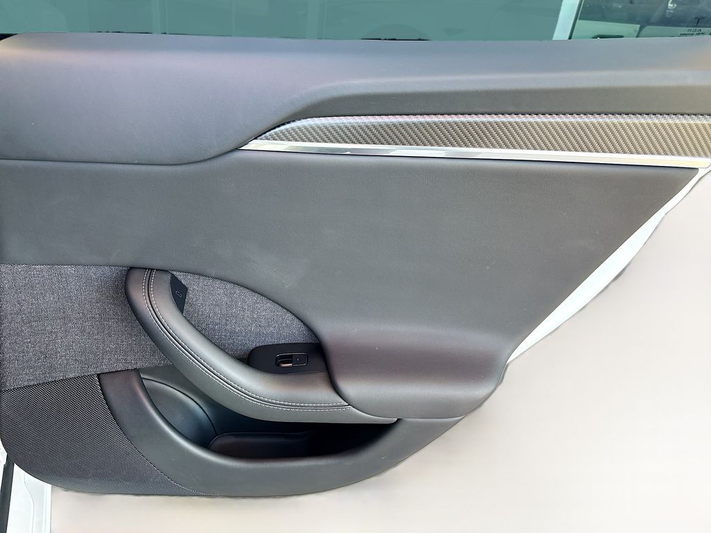 Thumbnail: 2021 Tesla Model S - 27