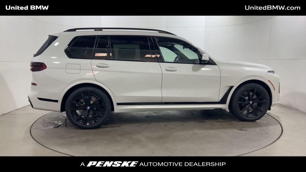 Thumbnail: 2026 BMW X7 - 9