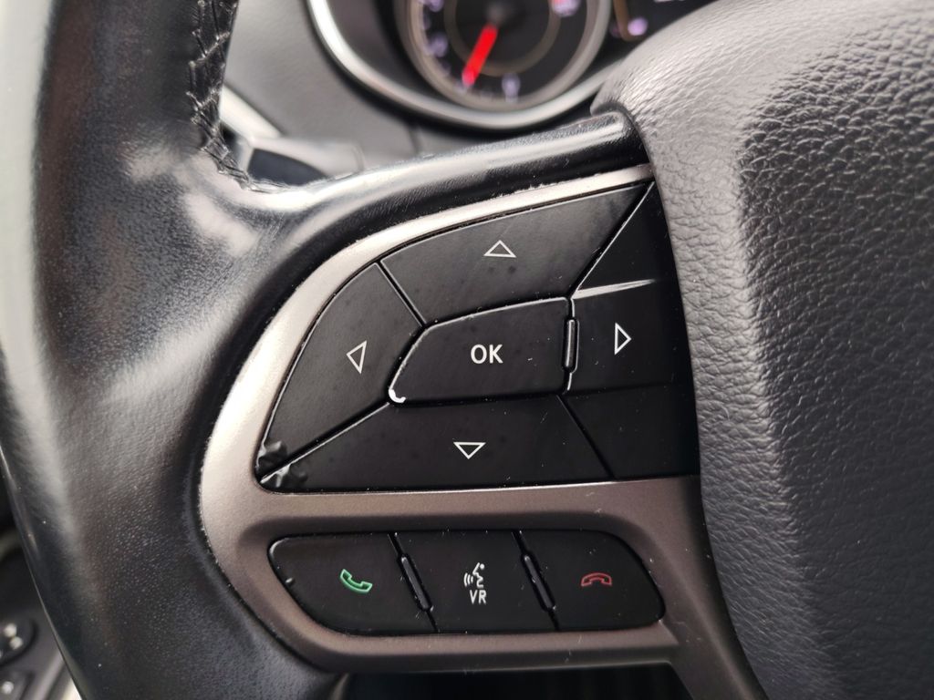 Used Car 2020 Jeep Cherokee  Latitude Plus For Sale Under $20,000 In Austin, Texas