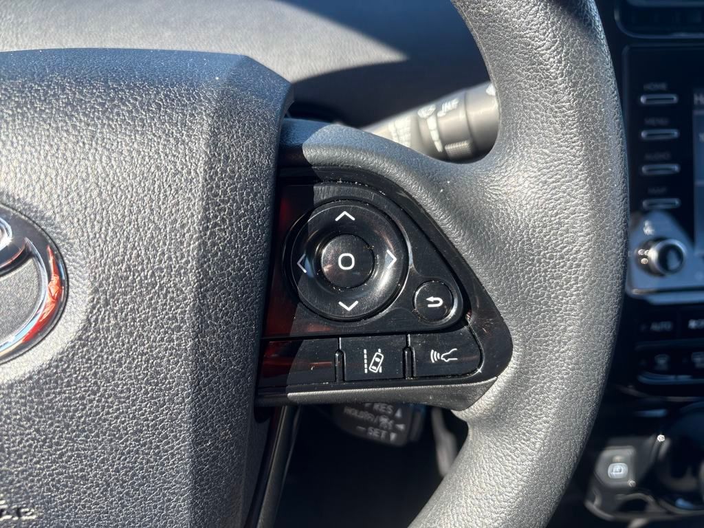 2022 Magnetic Gray Metallic Toyota Prius L FWD Hatchback