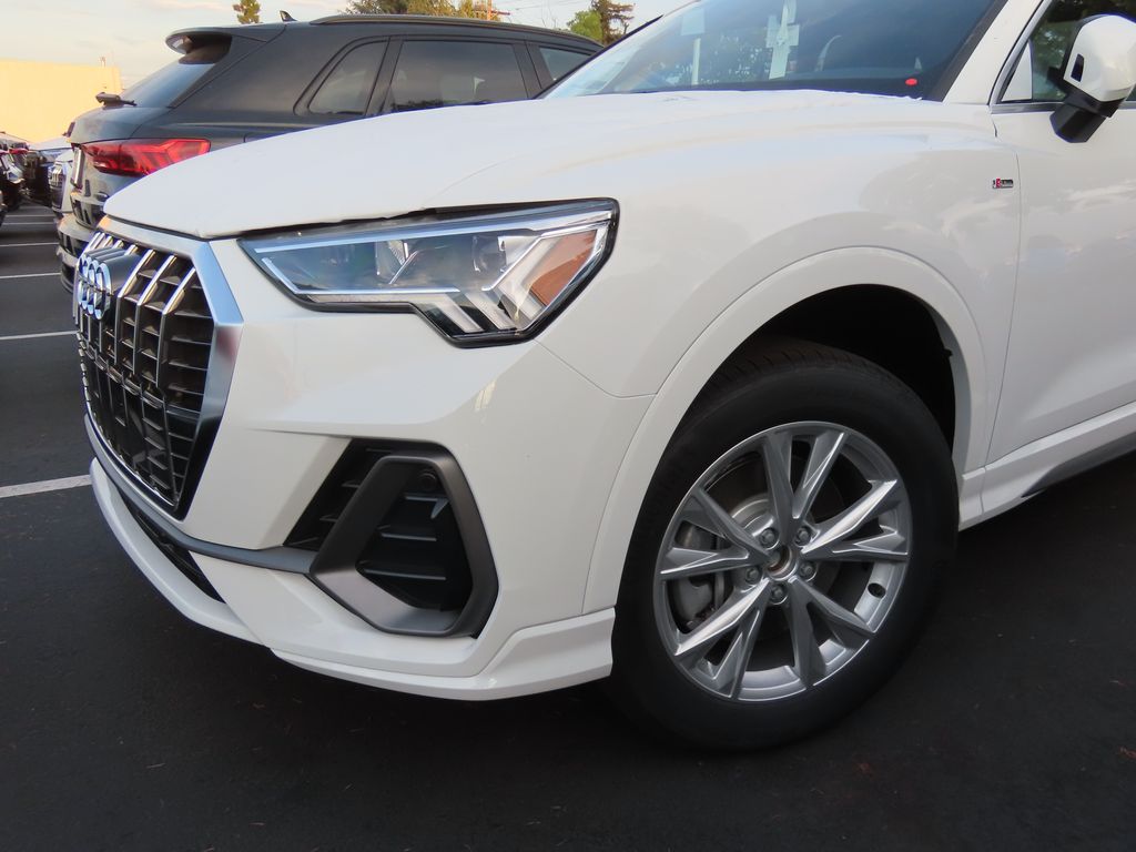 Thumbnail: 2025 Audi Q3 - 2