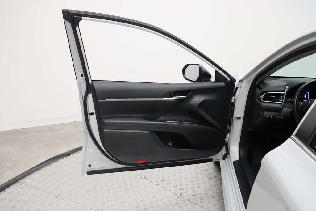 2024 Toyota Camry SE 16