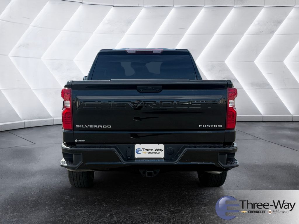 View vehicle photo 4